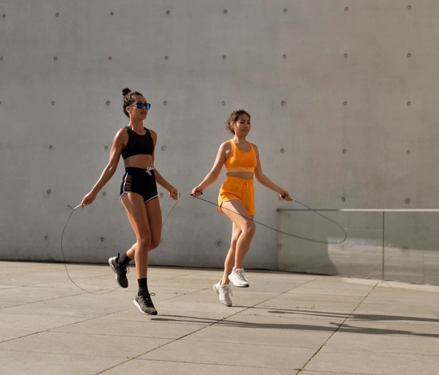 Melakukan skipping dapat meningkatkan kardio/foto: freepik.com/freepik Melakukan skipping dapat meningkatkan kardio/foto: freepik.com/freepik