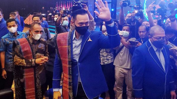 Momen AHY Diteriaki Presiden Sebelum Lantik Pengurus PD Sumut Momen AHY Diteriaki Presiden Sebelum Lantik Pengurus PD Sumut