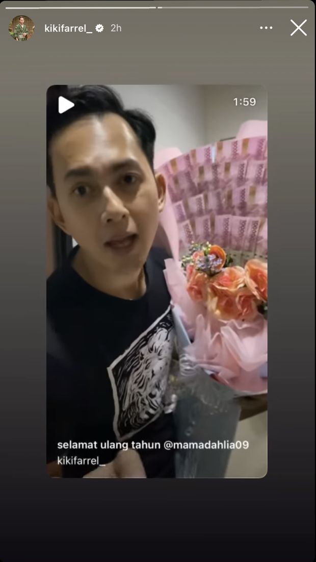 Momen Kiki Farrel memberikan kejutan ulang tahun untuk Mama Dahlia.