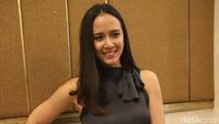 Potret Modis Nadine Alexandra dengan Rok Mini