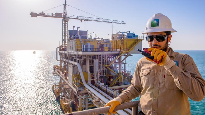 Pegawai Saudi Aramco di Tanajib, kompleks minyak di pantai Teluk Arab, sekitar 200 km utara Dammam Pegawai Saudi Aramco di Tanajib, kompleks minyak di pantai Teluk Arab, sekitar 200 km utara Dammam