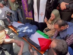 Tangis Iringi Pemakaman Jurnalis yang Ditembak Mati Tentara Israel