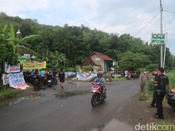 Snapshots: Blokade Akses TPST Piyungan Bantul Akhirnya Dibongkar