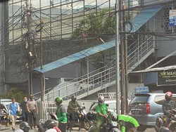 Viral Pemotor Berjatuhan di Jl Fatmawati Jaksel Gegara Tumpahan Minyak