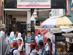 Update PTM 100 Persen: Pedagang Makanan Boleh Jualan di Dekat Sekolah Update PTM 100 Persen: Pedagang Makanan Boleh Jualan di Dekat Sekolah