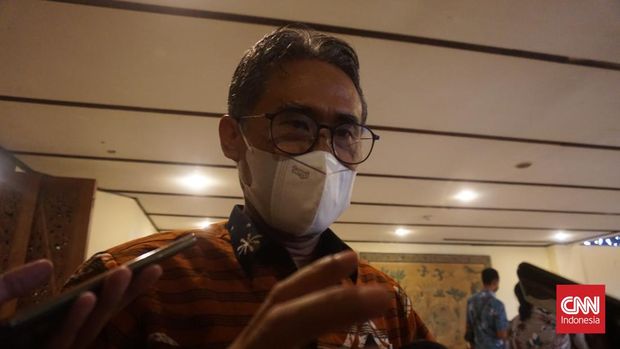 Rektor UGM Panut Mulyono di Grha Sabha Pramana (GSP) UGM, DI Yogyakarta, Kamis (12/4). (CNN Indonesia/Tunggul)