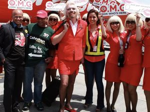 Throwback Thursday, Momen Crazy Rich Jadi Pramugari AirAsia