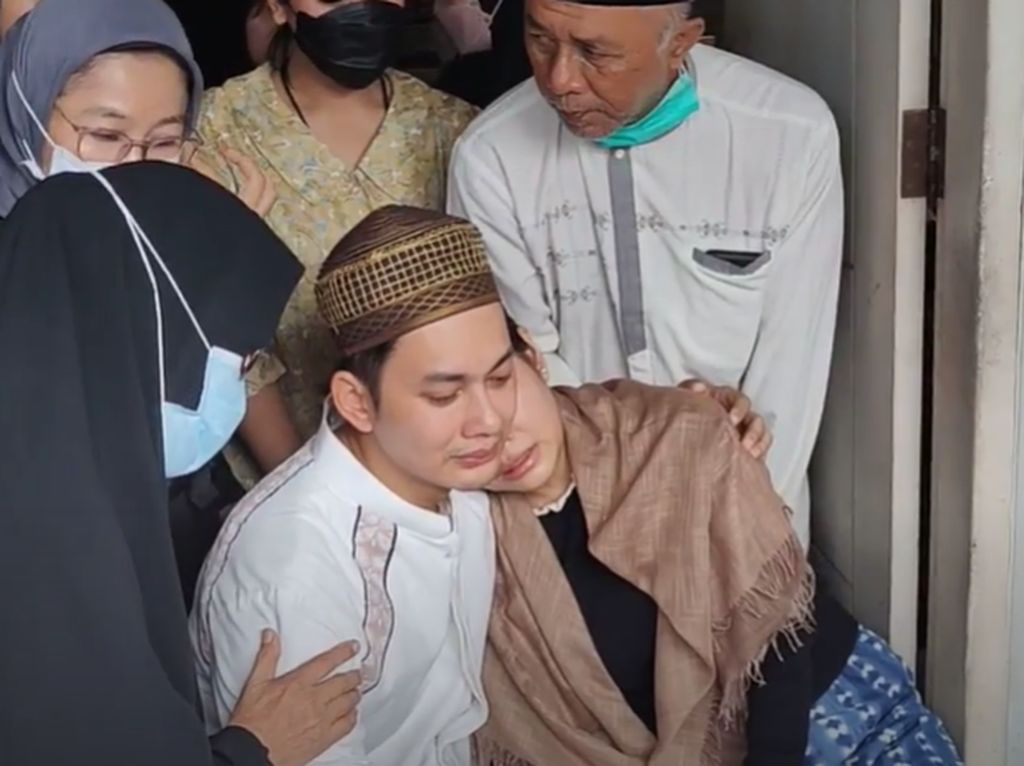 Sebelum Meninggal, Ibunda Kiki Farrel Divonis Kanker Usus Sebelum Meninggal, Ibunda Kiki Farrel Divonis Kanker Usus