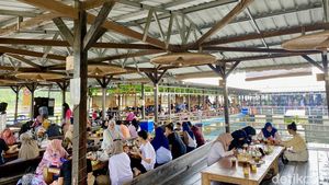 Saung Apung Napak Sancang, Resto Keluarga yang Tawarkan Ikan Nila Bakar