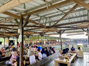 Saung Apung Napak Sancang, Resto Keluarga yang Tawarkan Ikan Nila Bakar Saung Apung Napak Sancang, Resto Keluarga yang Tawarkan Ikan Nila Bakar