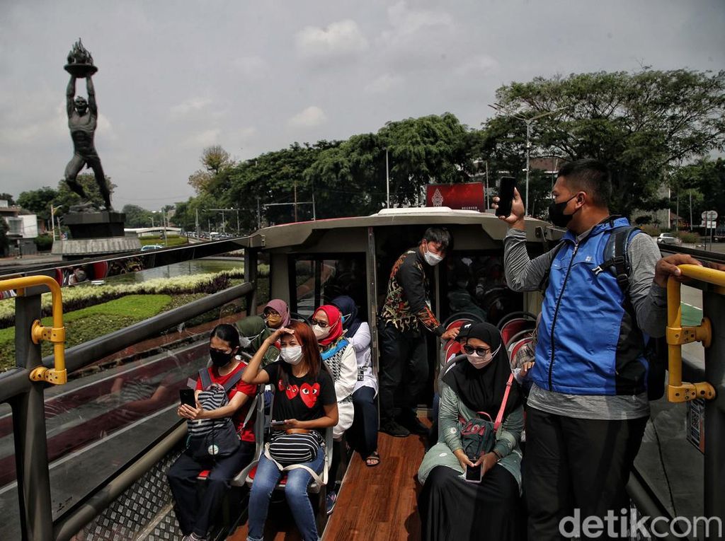 Seru! Keliling Ibu Kota Naik Bus Wisata Jakarta