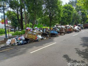 TPST Piyungan Dibuka, Butuh 5 Hari Bersihkan Gunungan Sampah di Jogja TPST Piyungan Dibuka, Butuh 5 Hari Bersihkan Gunungan Sampah di Jogja