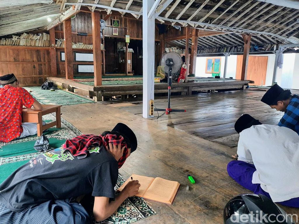 Penampakan Surau di Ponpes Jhegateh Bondowoso Berusia Ratusan Tahun