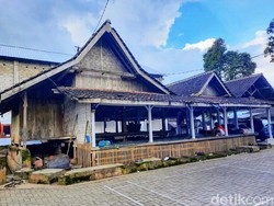 Cerita Karomah Lora Abu Mansur di Ponpes Jhegeteh Bondowoso