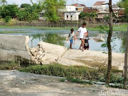 Proyek Avoer Rp 1,2 M di Bojonegoro yang Baru Selesai Dibangun Ambruk