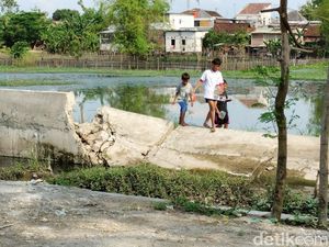 Proyek Avoer Rp 1,2 M di Bojonegoro yang Baru Selesai Dibangun Ambruk Proyek Avoer Rp 1,2 M di Bojonegoro yang Baru Selesai Dibangun Ambruk