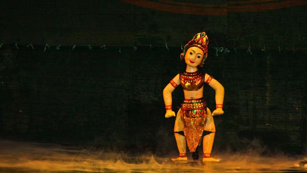 Water puppet show at Thang Long Theater