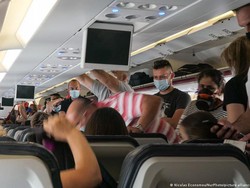 Uni Eropa Cabut Wajib Masker untuk Perjalanan Udara Pekan Depan