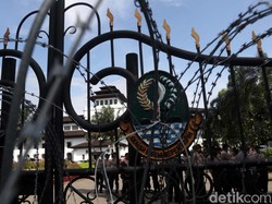 Ribuan Buruh Kepung Gedung Sate Rabu Besok!