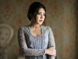 Haru Via Vallen Mohon Doa ke Ortu Buka Rangkaian Acara Nikah