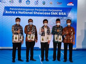 Wagub Emil Dukung SMK di Ponorogo Berdaya Saing Global Wagub Emil Dukung SMK di Ponorogo Berdaya Saing Global