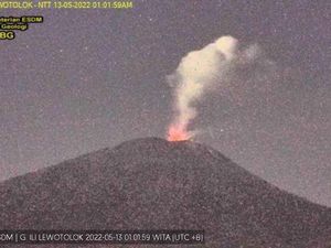 Erupsi Gunung Ili Lewotolok Melemah, Warga Diminta Tetap Waspada
