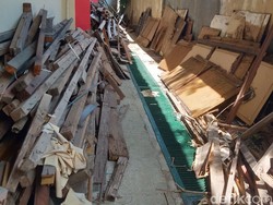 Bekas Bongkaran Proyek DPRD Klaten Mangkrak 2 Tahun Bikin Kumuh