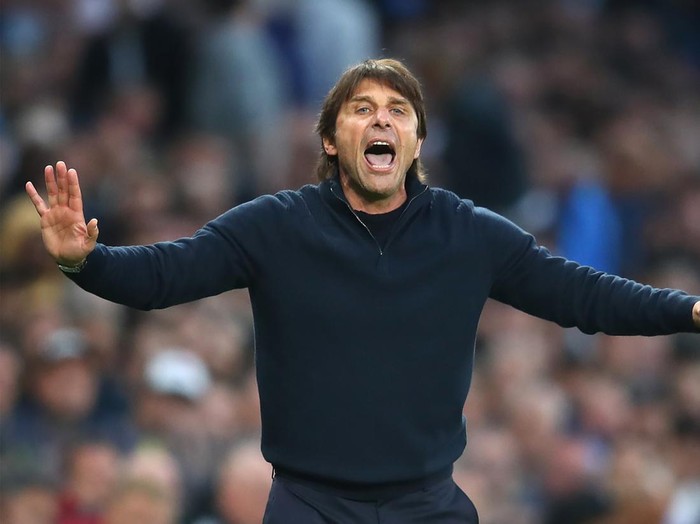 LONDON, ENGLAND - MAY 12:   Tottenham Hotspur Manager / Head Coach Antonio Conte reacts during the Premier League match between Tottenham Hotspur and Arsenal at Tottenham Hotspur Stadium on May 12, 2022 in London, United Kingdom. (Photo by Chris Brunskill/Fantasista/Getty Images)
