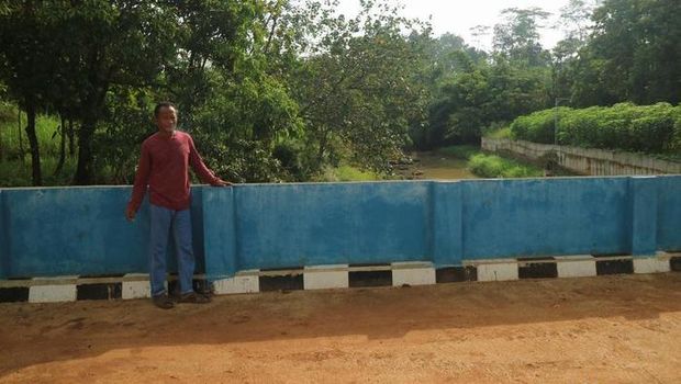 Crazy Rich Jepara bangun jembatan pakai kocek pribadi