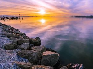 Potret Danau Trasimeno Italia dengan Hidangan Khas yang Unik