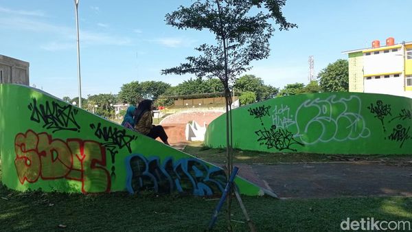 Duh, Skate Park Gedung Creative Center Bekasi Dipenuhi Vandalisme
