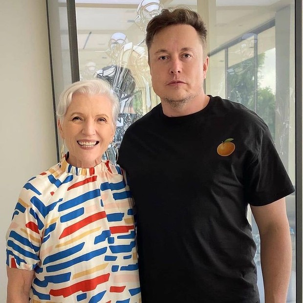 Elon Musk dan ibunya/Foto: Instagram/elon.ai