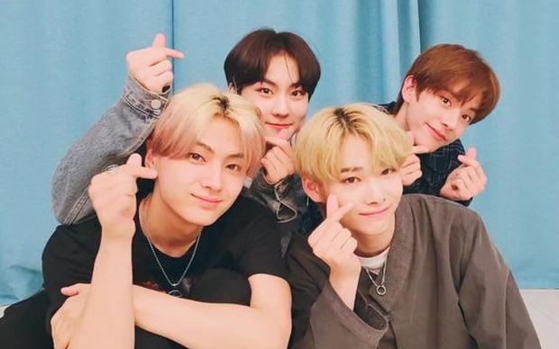 Enhypen finger heart