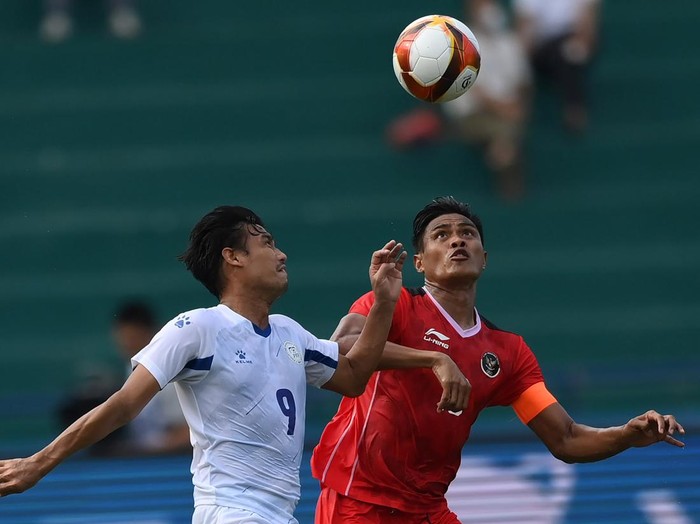Pesepak bola Timnas Indonesia Egy Maulana Vikri (kedua  kiri) melakukan selebrasi bersama rekannya usai mencetak gol ke gawang Filipina dalam laga lanjutan Grup A Sepak Bola SEA Games 2021 Vietnam di Stadion Viet Tri, Phu Tho, Vietnam, Jumat (13/5/2022).  Indonesa menang atas Filipina dengan skor 4-0. ANTARA FOTO/Zabur Karuru/YU