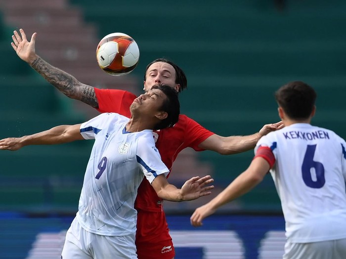Pesepak bola Timnas Indonesia Egy Maulana Vikri (kedua  kiri) melakukan selebrasi bersama rekannya usai mencetak gol ke gawang Filipina dalam laga lanjutan Grup A Sepak Bola SEA Games 2021 Vietnam di Stadion Viet Tri, Phu Tho, Vietnam, Jumat (13/5/2022).  Indonesa menang atas Filipina dengan skor 4-0. ANTARA FOTO/Zabur Karuru/YU