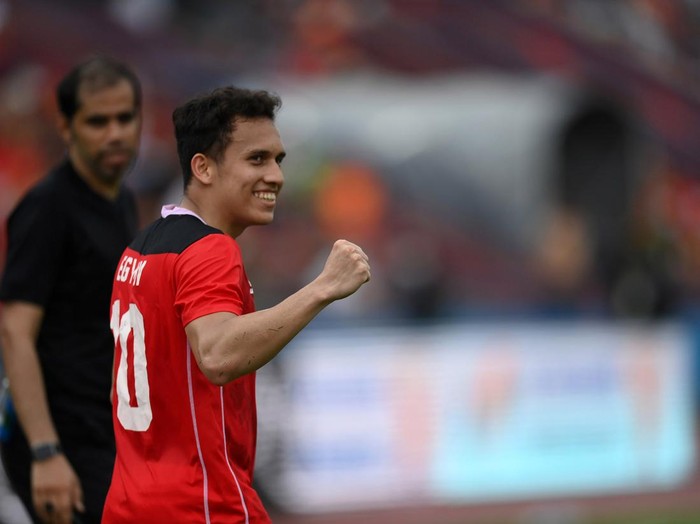 Pesepak bola Timnas Indonesia Egy Maulana Vikri (kedua  kiri) melakukan selebrasi bersama rekannya usai mencetak gol ke gawang Filipina dalam laga lanjutan Grup A Sepak Bola SEA Games 2021 Vietnam di Stadion Viet Tri, Phu Tho, Vietnam, Jumat (13/5/2022).  Indonesa menang atas Filipina dengan skor 4-0. ANTARA FOTO/Zabur Karuru/YU