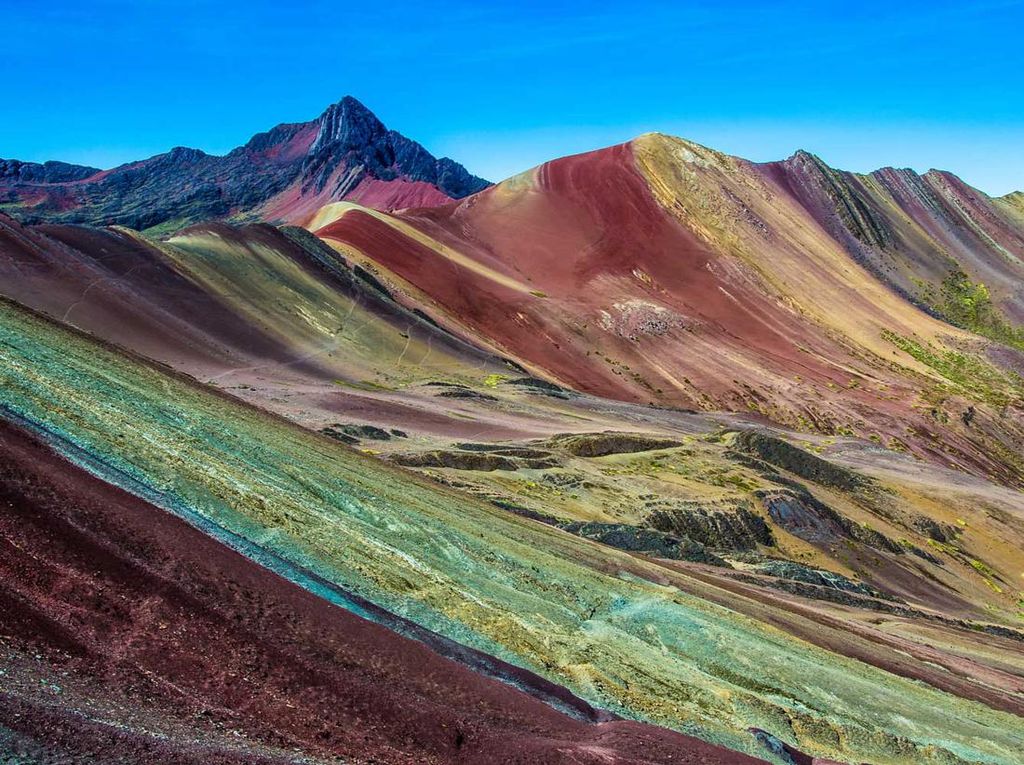Potret Montana de Siete, Gunung Pelangi yang punya 7 Warna di Peru
