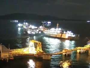 Tabrakan Dua Kapal di Selat Bali yang Diduga Karena Arus dan Angin Kencang Tabrakan Dua Kapal di Selat Bali yang Diduga Karena Arus dan Angin Kencang