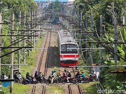 Tertabrak KRL di Cisauk Tangerang, Pemotor Alami Luka Berat