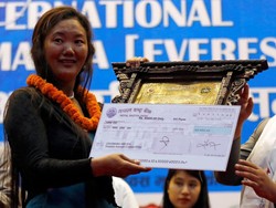 Hebat Sekali Wanita Setengah Abad Ini, Pecahkan Rekor 10 Kali Mendaki Everest