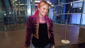 Marshanda Stunning dengan Rambut Merah
