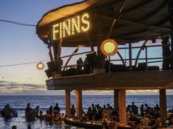 Mau Nyantai di Beach Club? Segini Minimal Uang yang Harus Dikantongi