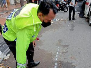 Mobil Tabrak 2 Pegowes di Jalan Pemuda Semarang, 1 Tewas Mobil Tabrak 2 Pegowes di Jalan Pemuda Semarang, 1 Tewas