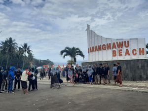 Libur Lebaran Sudah Lewat, Pantai Karang Hawu Masih Tetap Padat Libur Lebaran Sudah Lewat, Pantai Karang Hawu Masih Tetap Padat