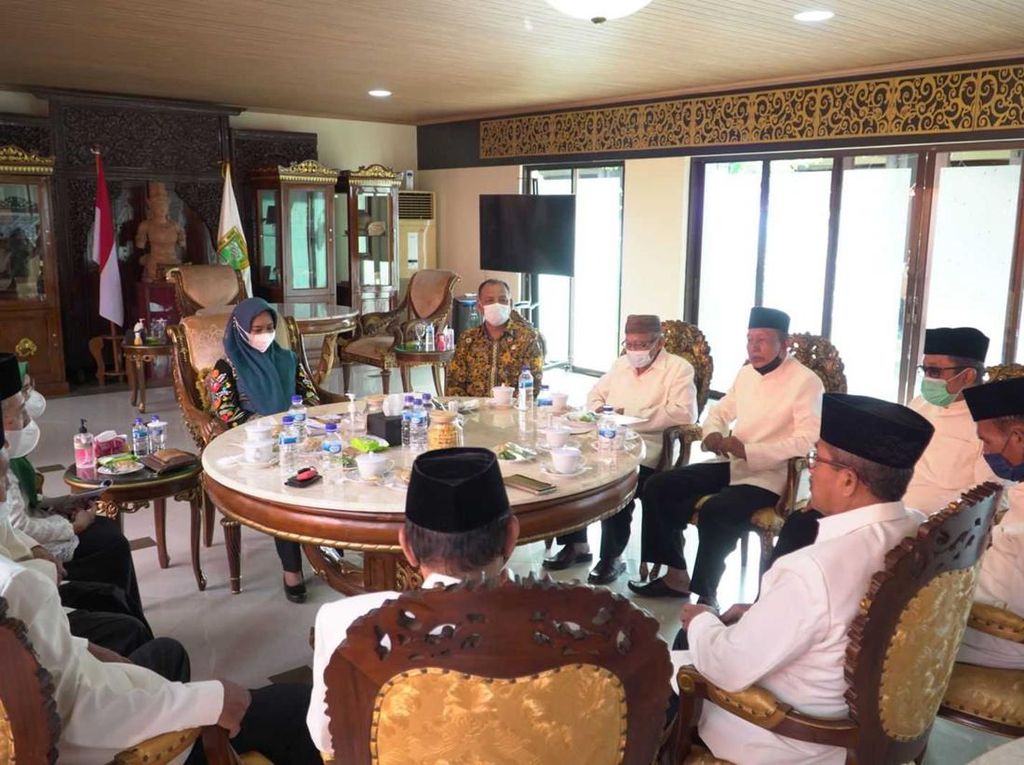 Bertemu Pengurus MUI, Walkot Mojokerto Bahas Sertifikasi Halal Makanan Bertemu Pengurus MUI, Walkot Mojokerto Bahas Sertifikasi Halal Makanan