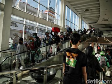 Ramainya Arus Balik Pemudik Motor Gratis Kapal KM Dobonsolo Ramainya Arus Balik Pemudik Motor Gratis Kapal KM Dobonsolo