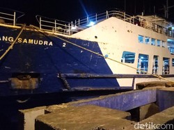 Dua Kapal yang Bertabrakan di Selat Bali Dikeluarkan dari Lintasan