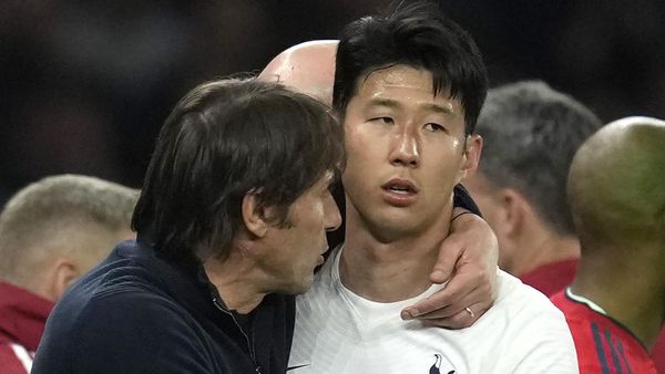 Foto Son Ngambek sama Conte karena...