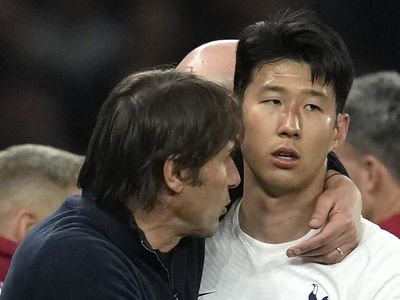 Foto Son Ngambek sama Conte karena...