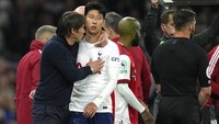 Dengan Son kini cuma terpaut satu gol dari Mo Salah, top skor Liga Inggris untuk sementara, Conte menarik pemainnya itu keluar di menit ke-72. Foto: AP/Matt Dunham